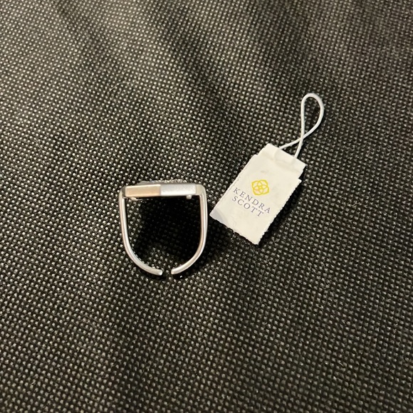 KENDRA SCOTT “DAVIS” COCKTAIL RING - Picture 5 of 7